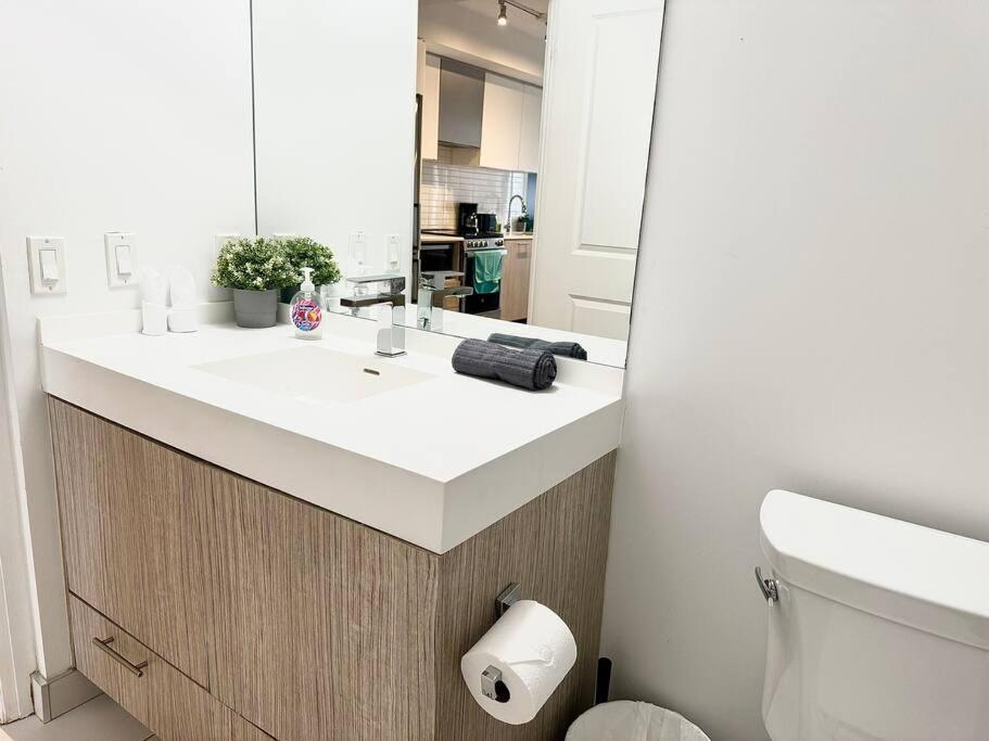 Cozy Condo Near Eatoncentre Mall Toronto Eksteriør bilde
